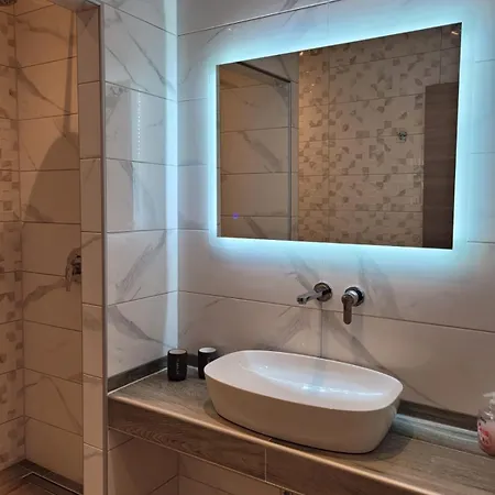 Modernes Direkt Am * Chrisi Ammoudia