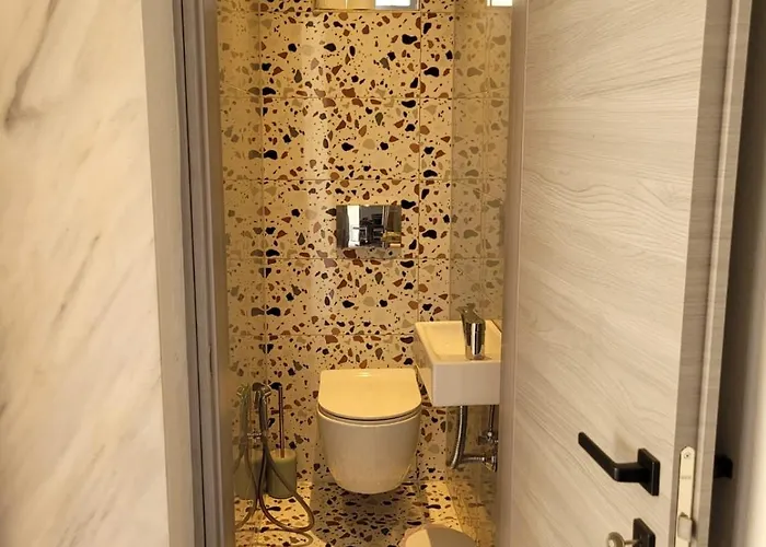 Modernes Direkt Am クリッシ・アモウディア